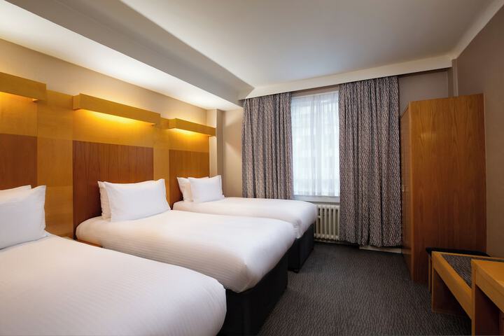 Room 42 of 119