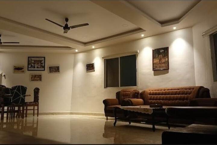 Room 5 of 6