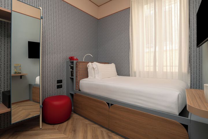 Room 13 of 40