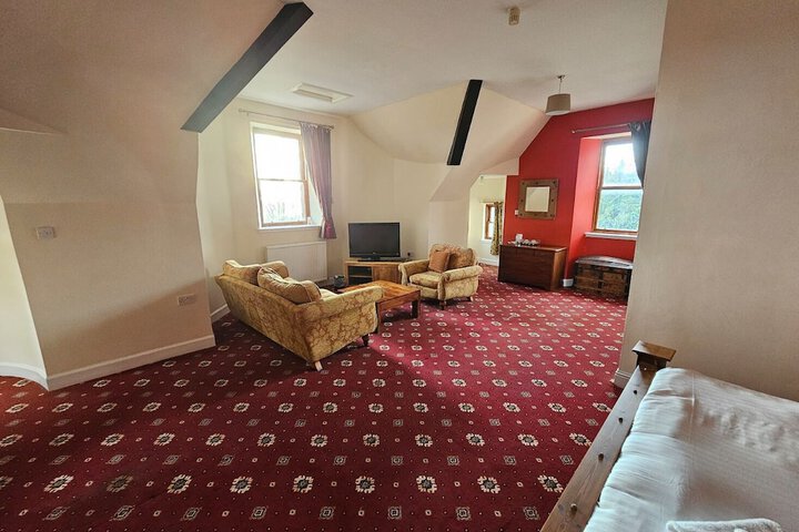 Room 8 of 10