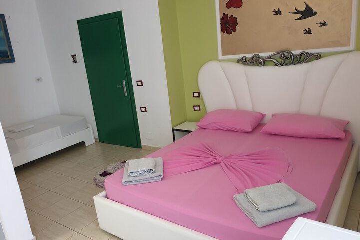 Room 6 of 48