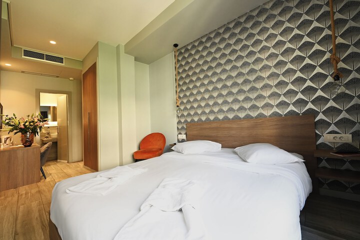 Room 115 of 200