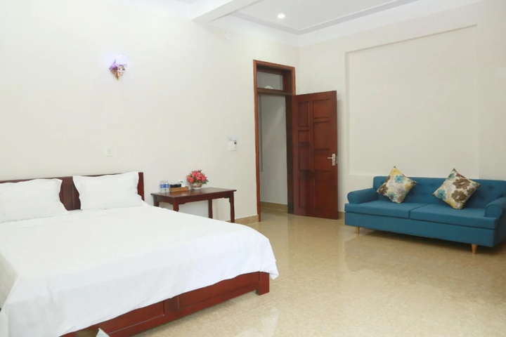 Room 3 of 8