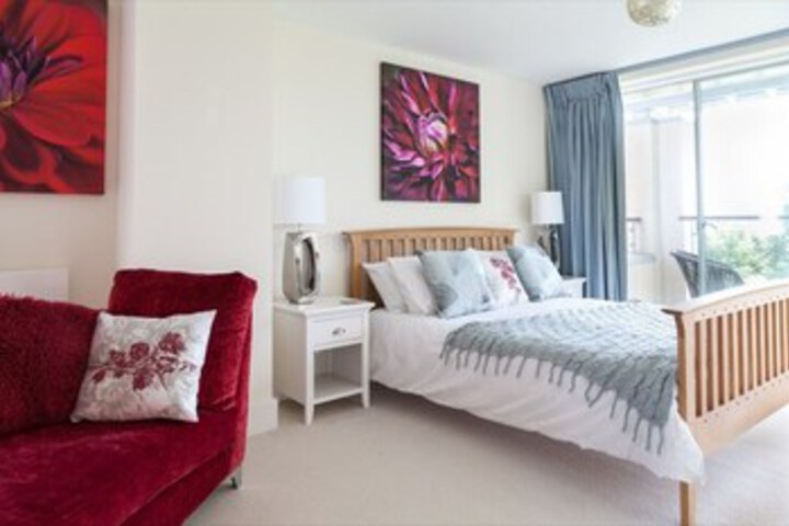 Room 3 of 6