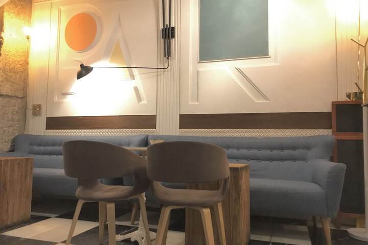 Lobby lounge