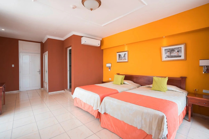 Room 3 of 10