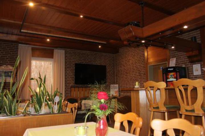 Lounge 7 of 20