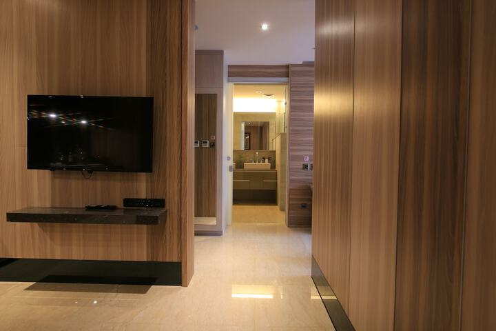 Room 36 of 102