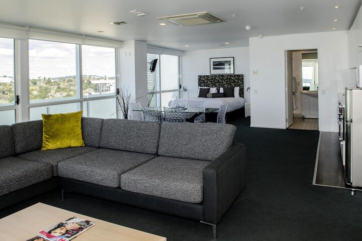 Room 32 of 67
