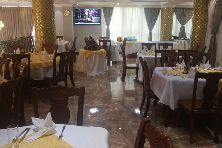 Dining 19 of 25
