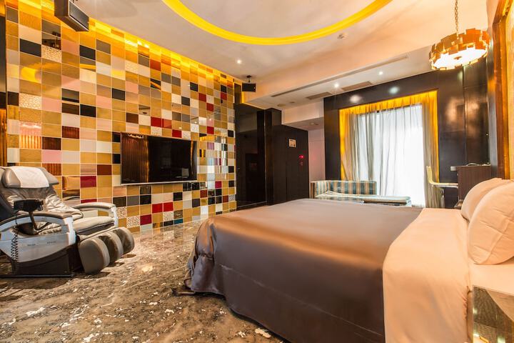 Room 47 of 91