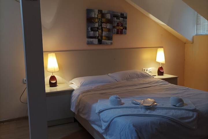 Room 32 of 41
