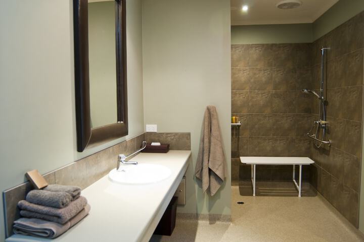 Room 32 of 43