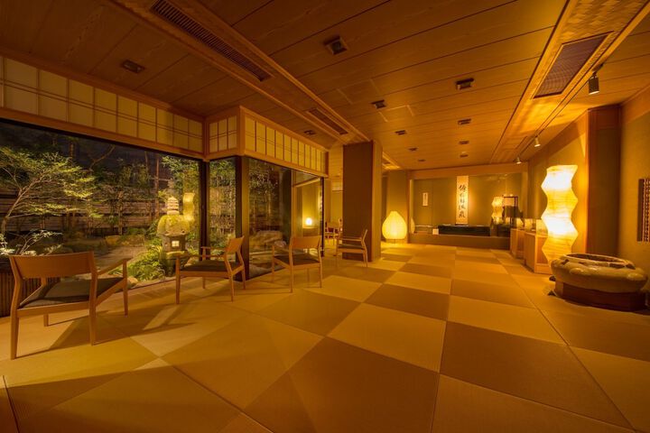 Entrance & Lobby