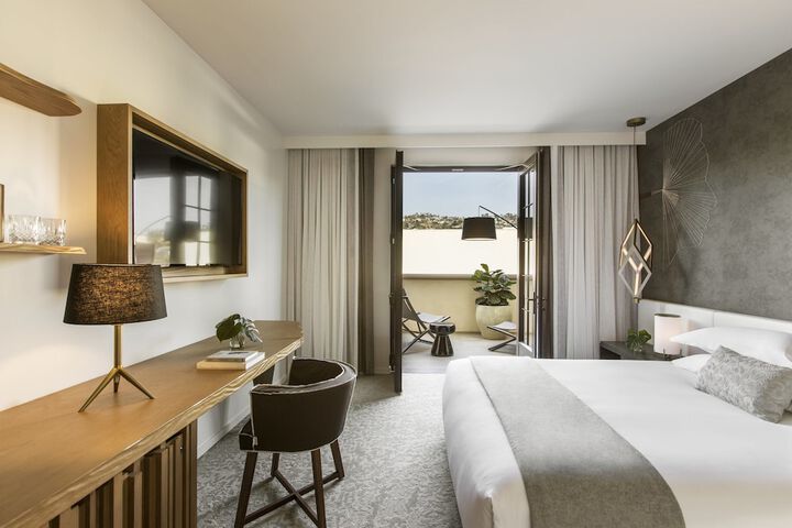 Room 5 of 111