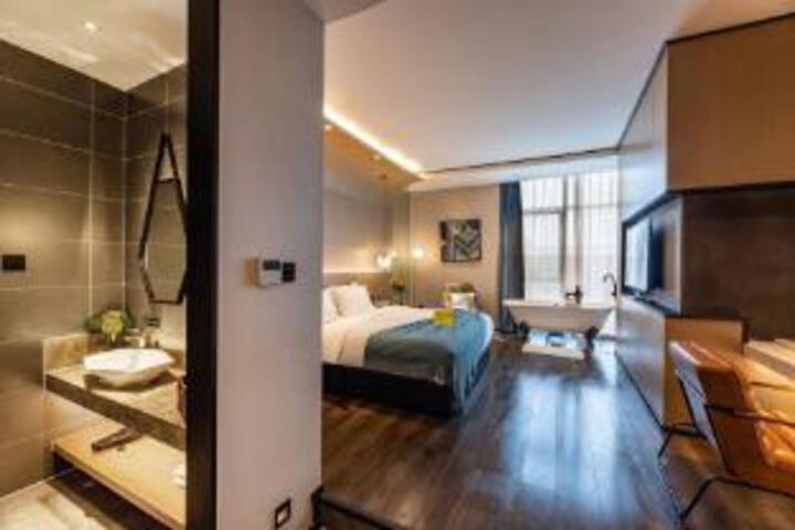 Room 6 of 6