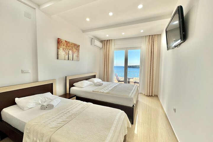 Room 15 of 83