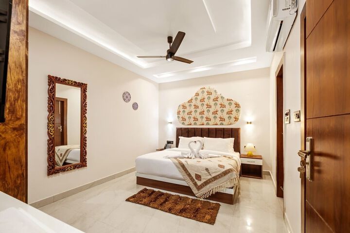 Room 9 of 25