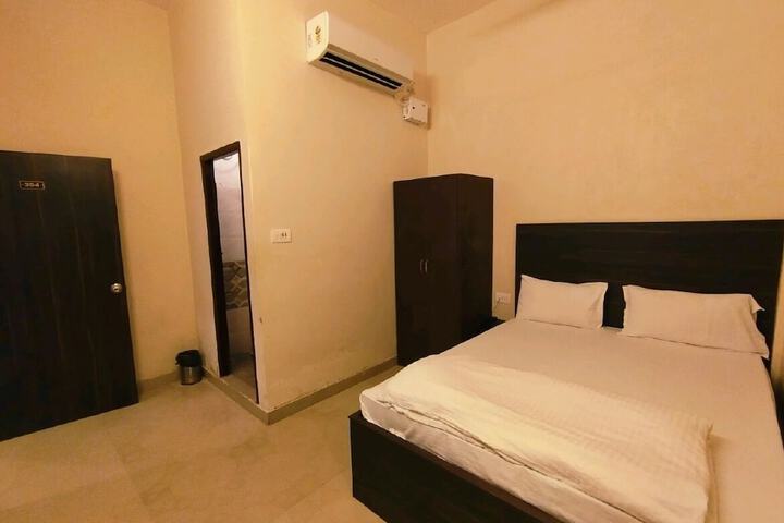 Room 8 of 17