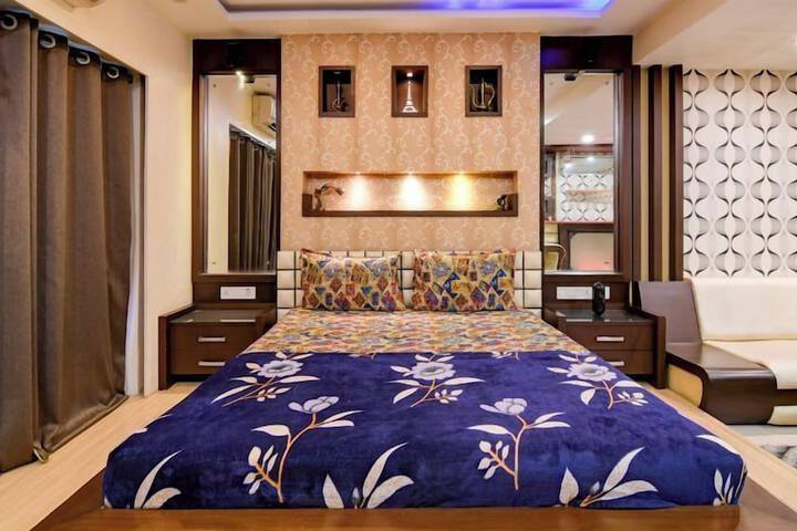 Room 3 of 44
