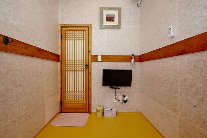 Room 19 of 59