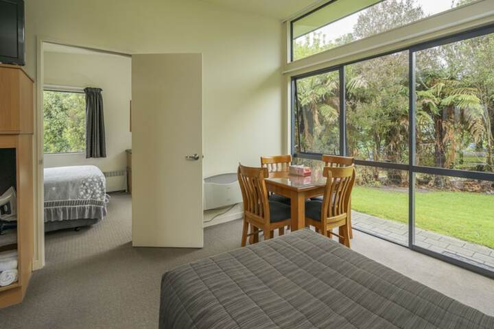 Room 40 of 77