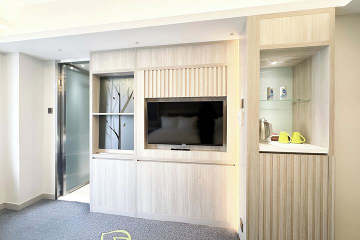 Room 47 of 92