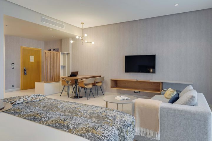Room 9 of 39