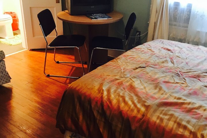 Room 33 of 246