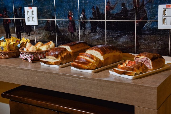 Breakfast/Coffee Service 60 of 72