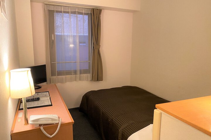 Room 18 of 99