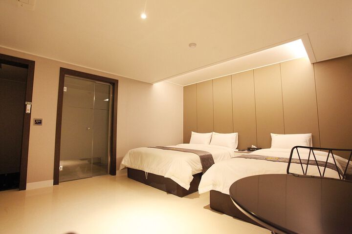 Room 31 of 83
