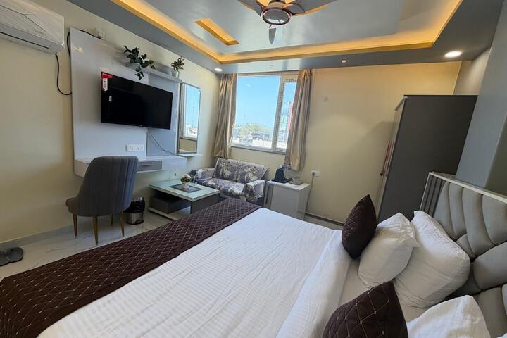 Room 15 of 40