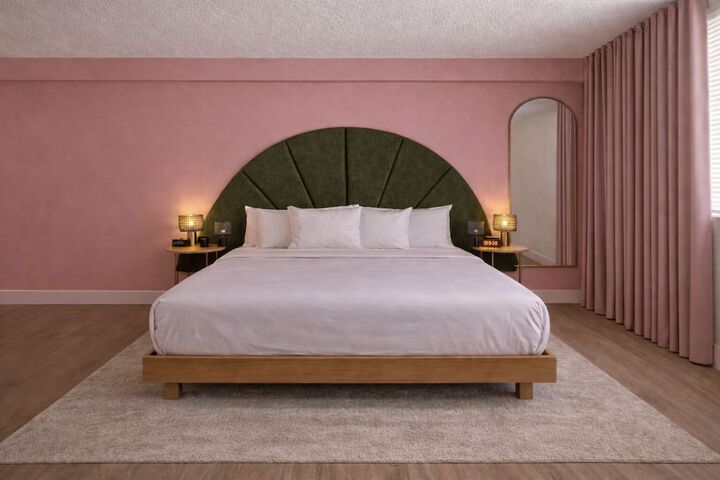 Room 9 of 27