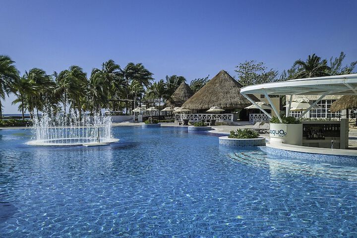 Hotel with Pool