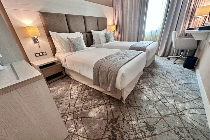Room 6 of 11
