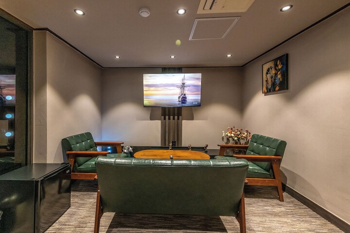 Room 22 of 100