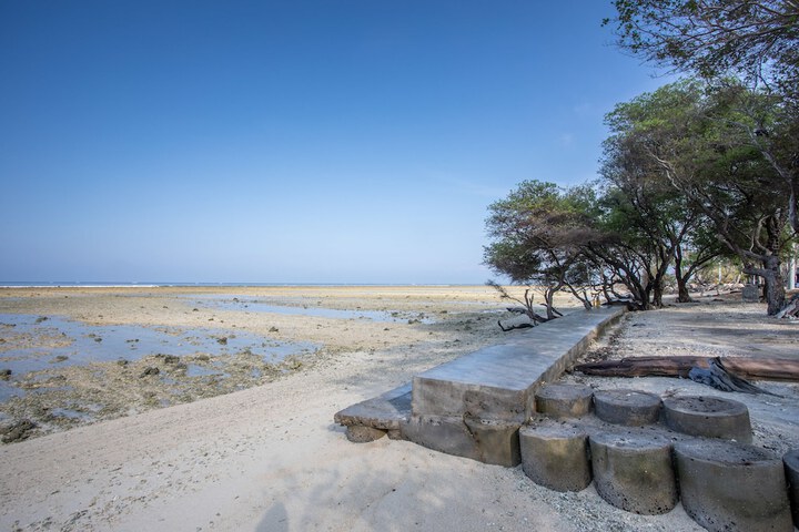 Beach 60 of 74