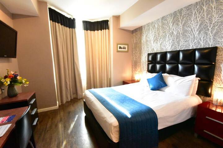 Room 80 of 182