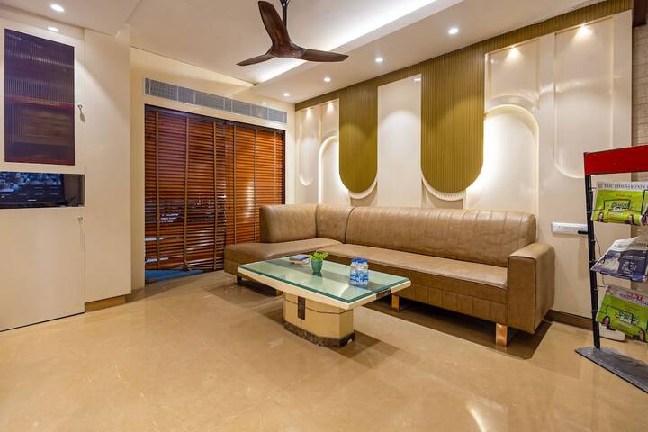 Entrance & Lobby