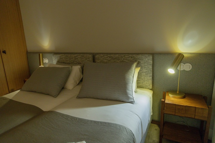 Room 9 of 34