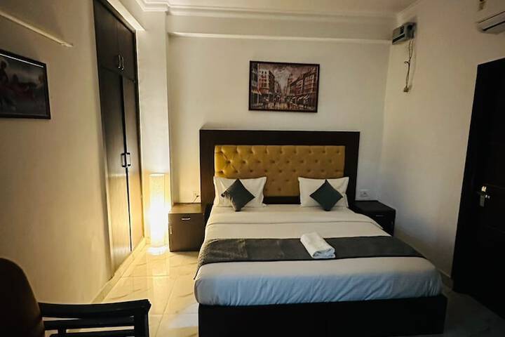 Room 18 of 36