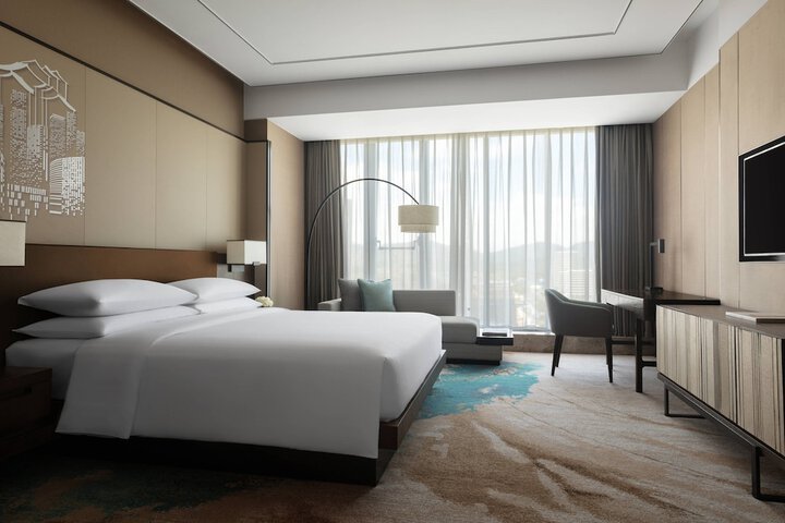 Room 13 of 63