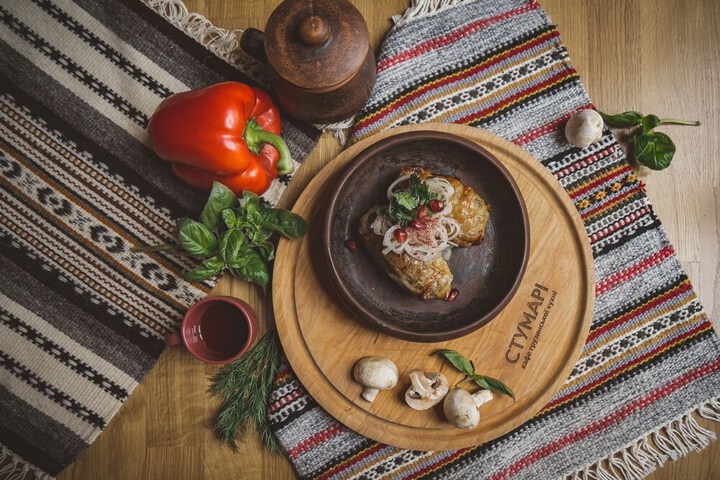Dining 9 of 12