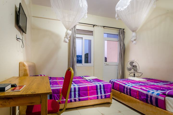 Room 4 of 48