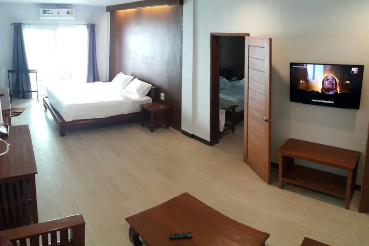 Room 4 of 33