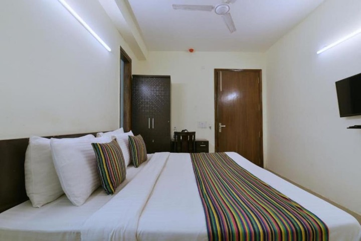 Room 17 of 37
