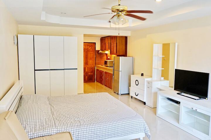 Room 10 of 77