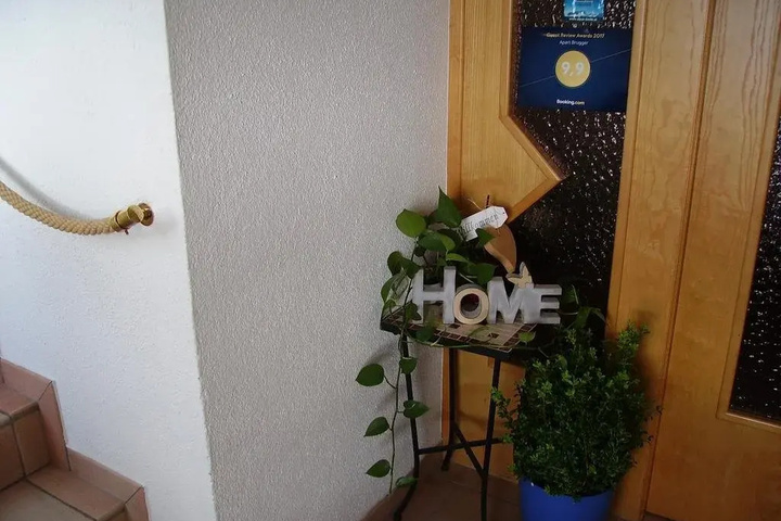 Room 9 of 14