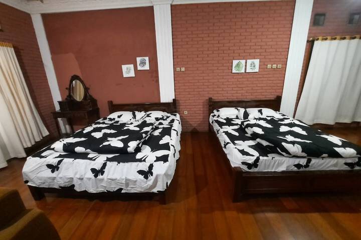 Room 13 of 34